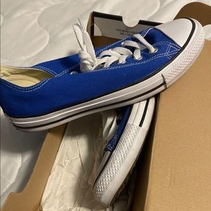 Women’s Converse size 9